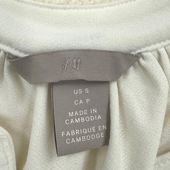 H&M Womens Sleeveless White Blouse With Black Trim Size S Made In Cambodia - Picture 3 of 8